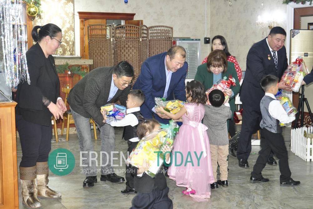 “Энэрэл” төвийн хүүхдүүдийн “Хүслийн шинэ жил” боллоо