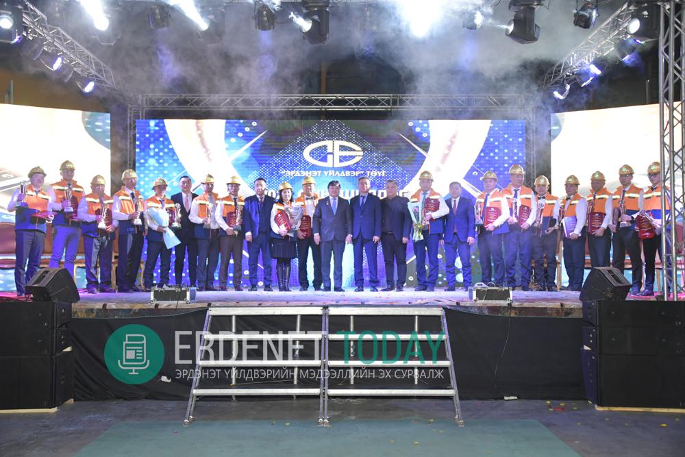Ажлын байрандаа алдаршсан арван долоон шилдгүүд