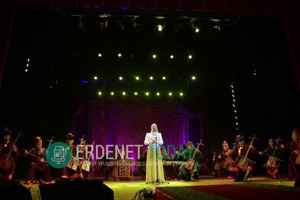 Аз жаргалаа түгээх сарын аян “Дэлхийн театрын өдөр”-өөр өндөрлөлөө