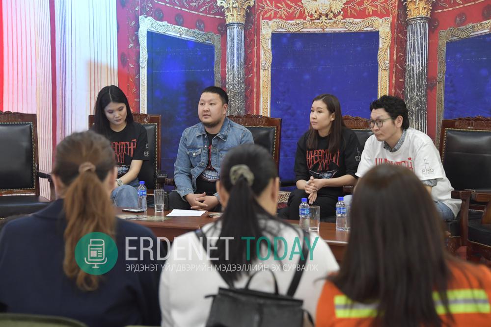 “Инээмтгий хүн”-тэй өдрүүд айсуй