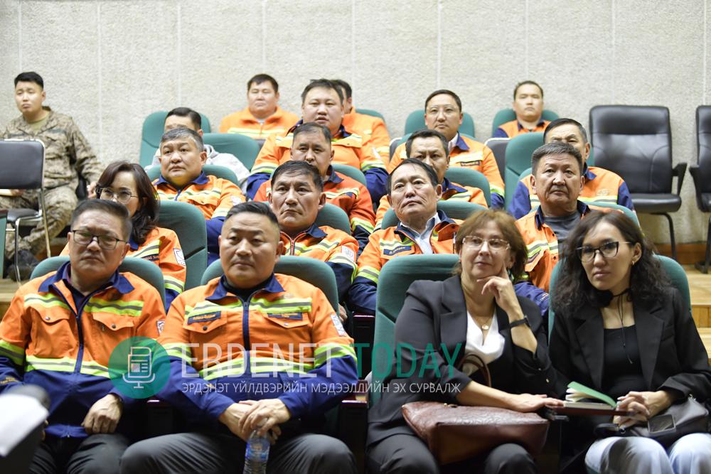 Хөдөлмөрийн эрүүл мэнд аюулгүй байдлын үйл ажиллагааны тайлангийн хурал боллоо