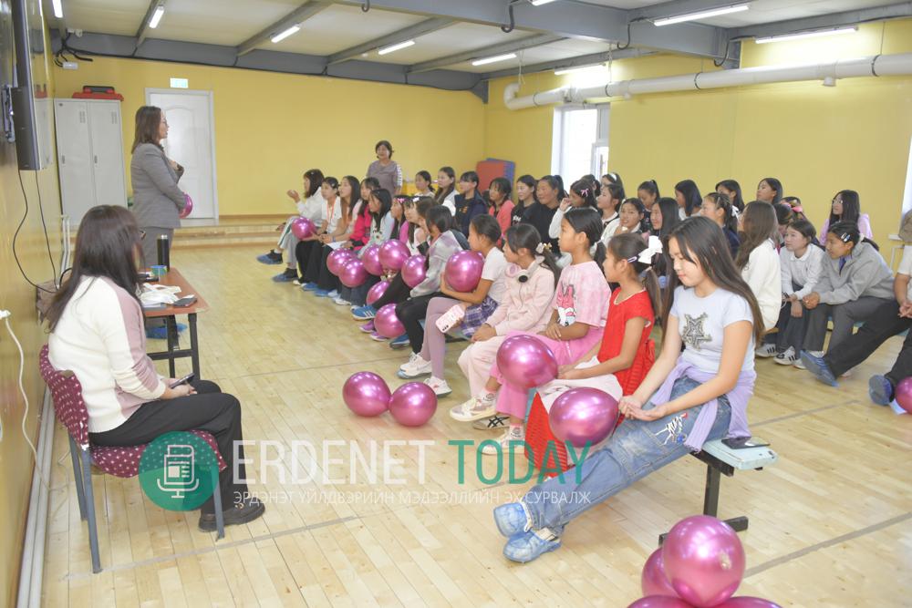 Эмэгтэйчүүдийн холбоо “Охидын өдөр”-ийг олуулаа тэмдэглэв