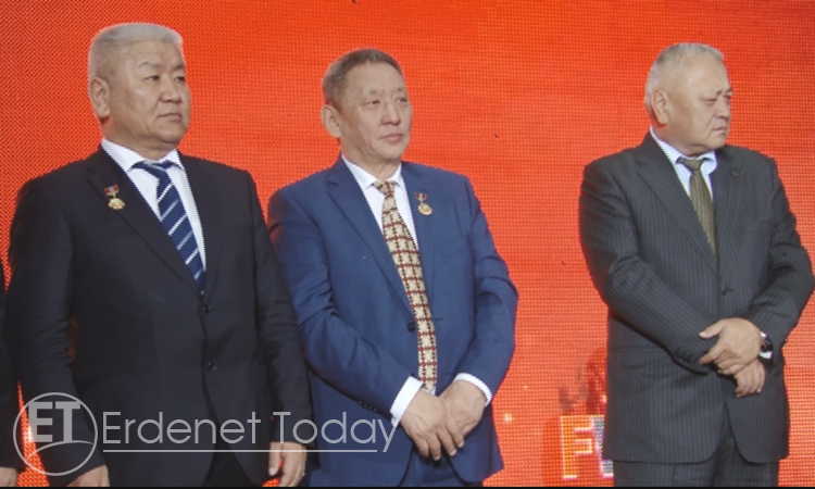 Хүдрийн ил уурхай 2015 оны төлөвлөгөөгөө хугацаанаас нь өмнө биелүүлжээ