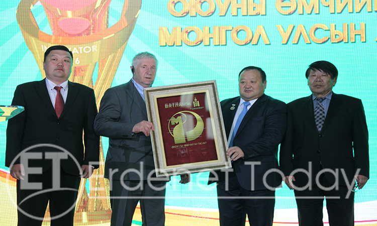 Инноватор цомын эздийг 100 сая төгрөгөөр урамшууллаа