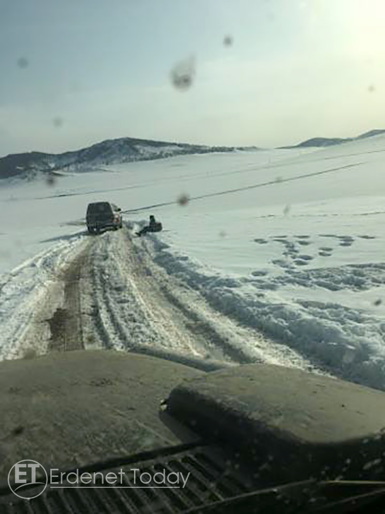 Баяжуулах үйлдвэрийнхэн малчдад тусаллаа