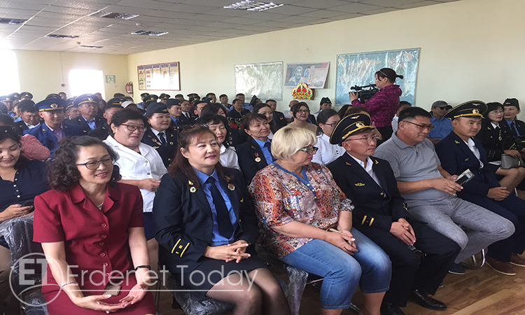 Төмөр замчдад шагналын хур буулаа