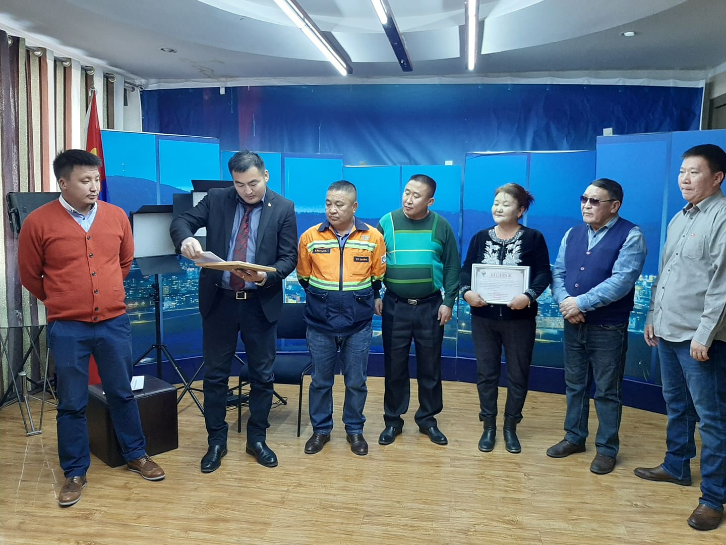 Уурхайчин залуустаа сэтгэлийн дэм үзүүллээ
