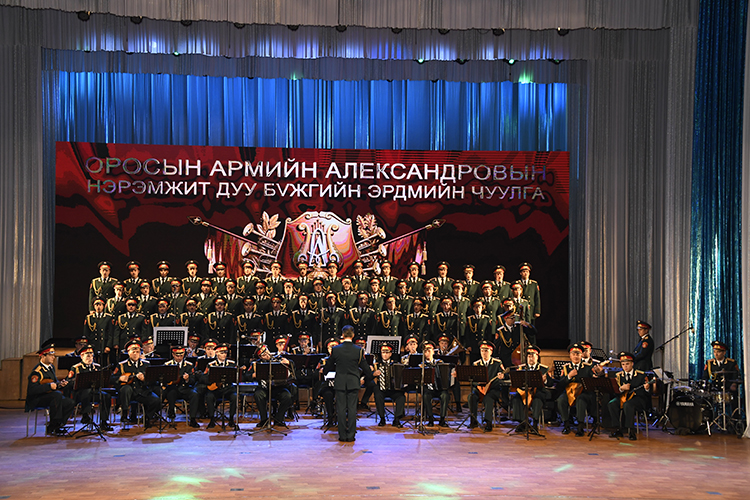 Ялалтын дуутай нөхөрлөлийн жимээр...